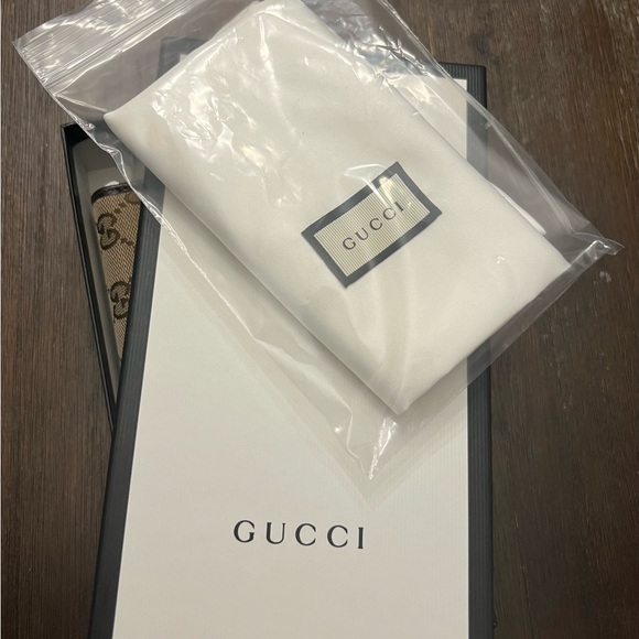 Authentic GG Gucci long zipper wallet with box and dusty! - Picture 1 of 12